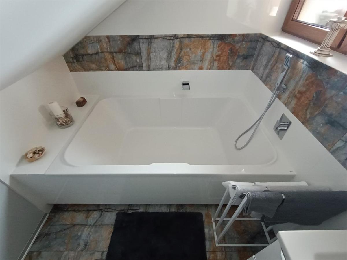 Barytowy Apartament Tarnowskie Gory Bagian luar foto