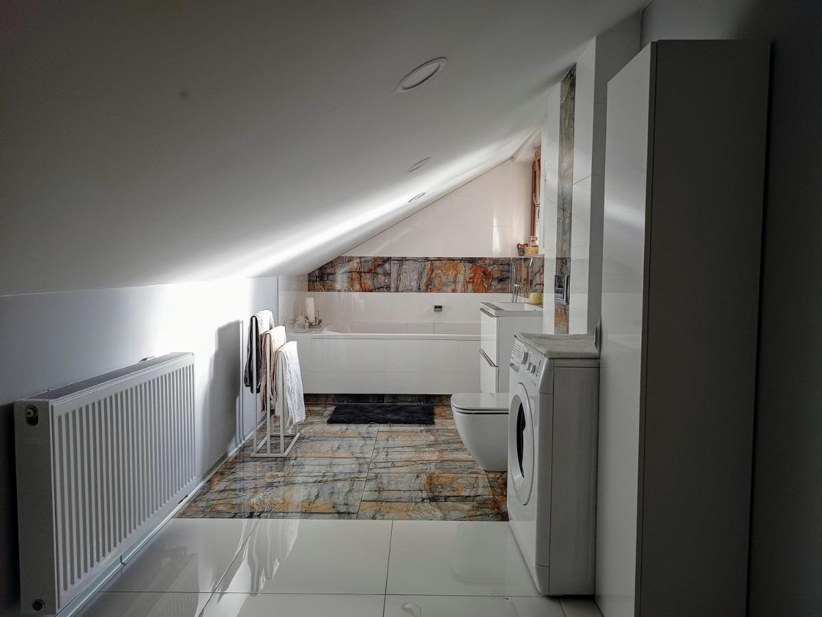 Barytowy Apartament Tarnowskie Gory Bagian luar foto